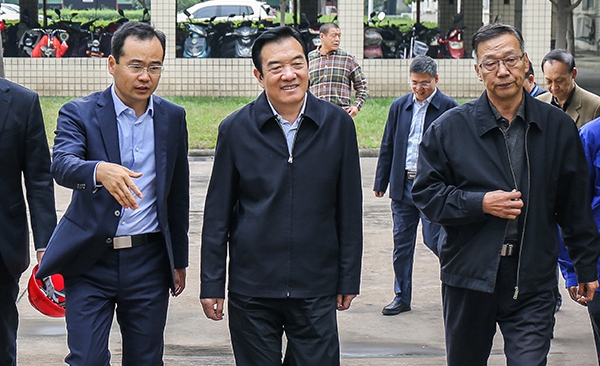 郑州市人大常委会主任白红战带队视察环球国际股份