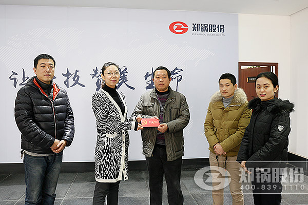 环球国际股份领导春节期间慰问困难党员职工